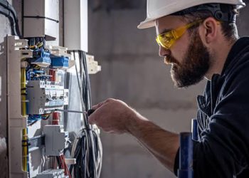 What Should Homeowners Look for When Choosing an Electrical Contractor in Perth?